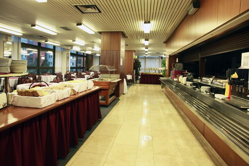 Hotel Krystal Praga Exterior foto